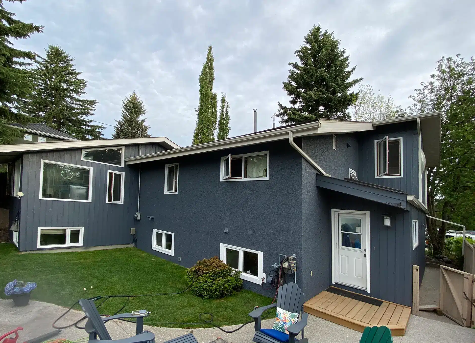 Stucco painting — Neighbourhood Painters Calgary